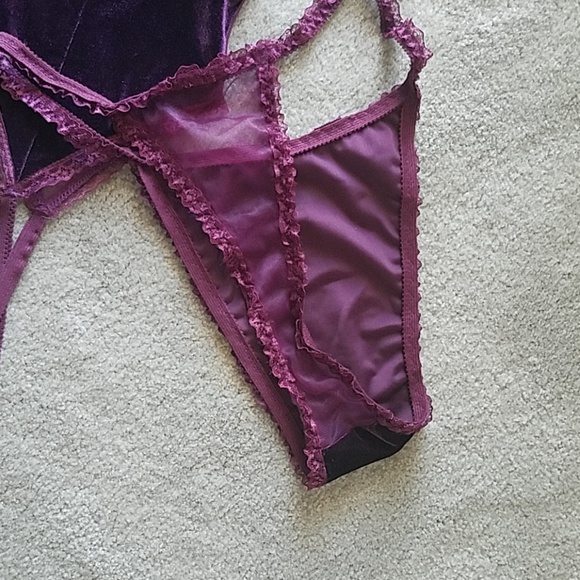 2 piece lingerie velvet and lace - Picture 3 of 5